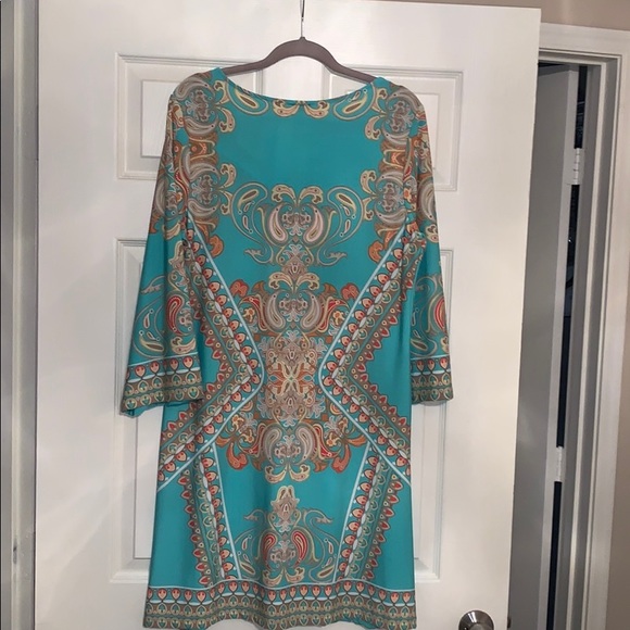 Beautiful Haani print dress w/ bell sleeves - Picture 6 of 6